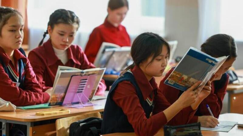 В России проконтролируют зачисление детей иностранцев в школы