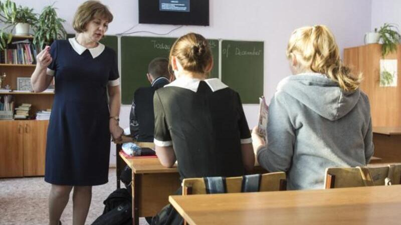 Эксперт Ямбург: сокращение часов иностранных языков навредит системе образования