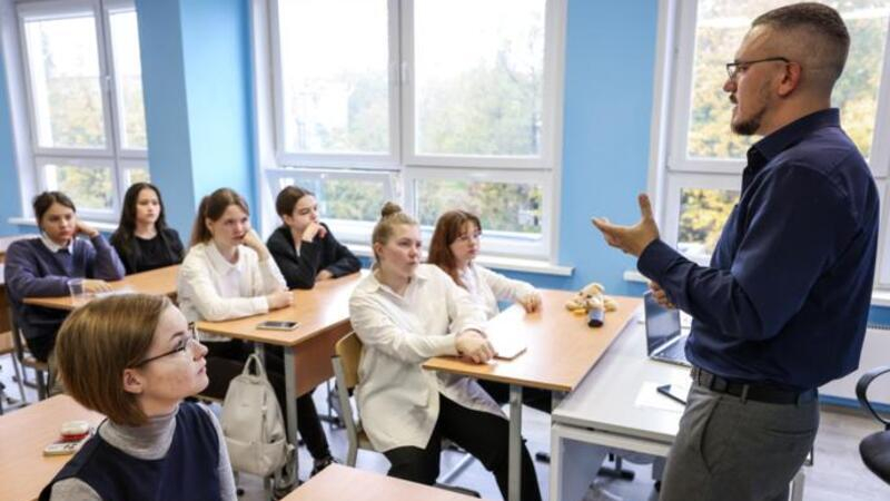 Обязанность школ предоставлять место в 10-м классе. Позиция Минпросвещения