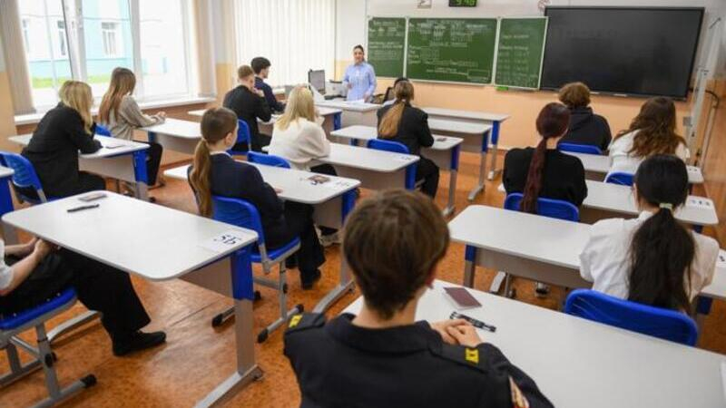 Сенатор Мурог призвал усилить поддержку школьников из-за новых порогов ЕГЭ