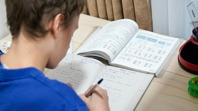 Объем домашнего задания в школах призвали сократить