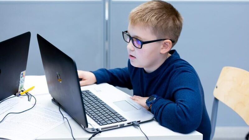 В Подмосковье создали голосового помощника «Соню» для младших школьников