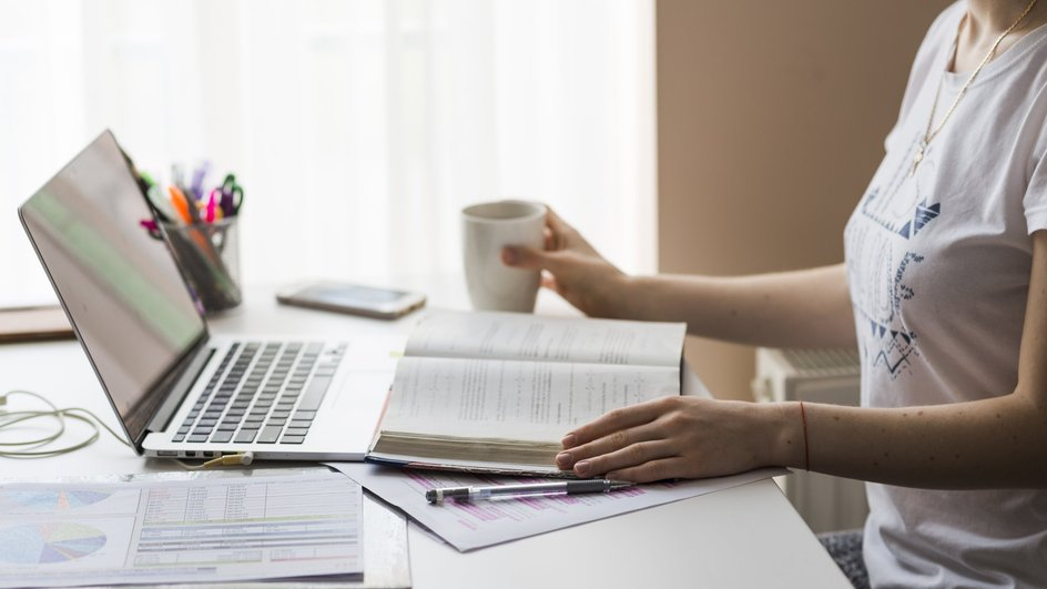 В Госдуме предложили ограничить время для общения с учителями в цифровом пространстве