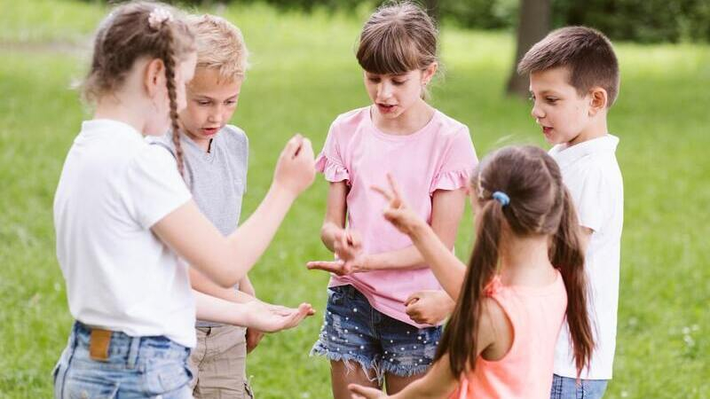 Единый законопроект и перечень организаций для подготовки вожатых: что меняется в сфере детского отдыха