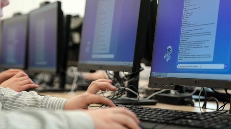 Эксперт Григорьев: постоянные запросы ИИ могут привести к деградации