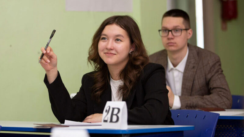 Глава Рособрнадзора: против микронаушников и умных очков на ЕГЭ разворачивается сеть глушилок на основе ИИ