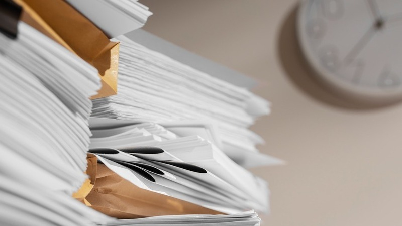 Владимир Путин поручил сократить «бумажную нагрузку» на врачей и педагогов