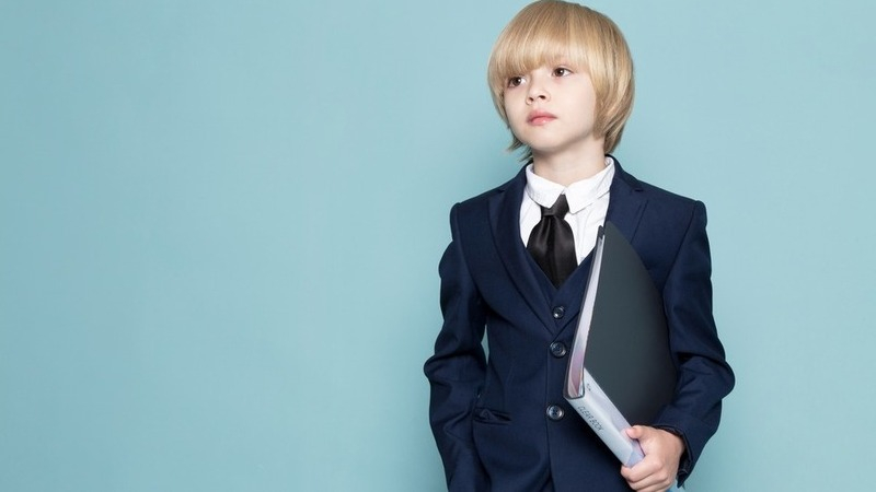 В Госдуме призвали бесплатно выдавать школьную форму ученикам из многодетных семей