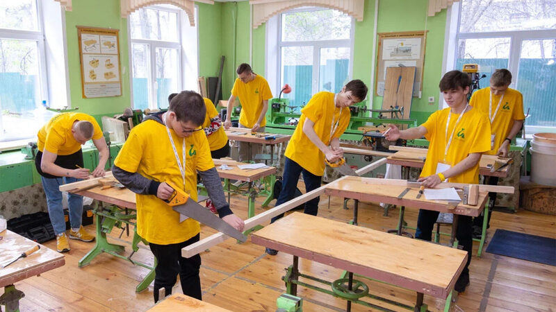 Минпросвещения: кабинеты ОБЗР и труда будут оснащены до конца 2027 года