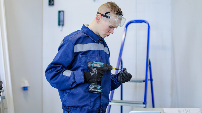 Аттестат и специальность: как новый закон поможет подросткам не потерять год и найти работу