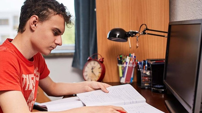 Депутату, предложившему пересмотреть процедуру перехода на семейное обучение, пришлось оправдываться